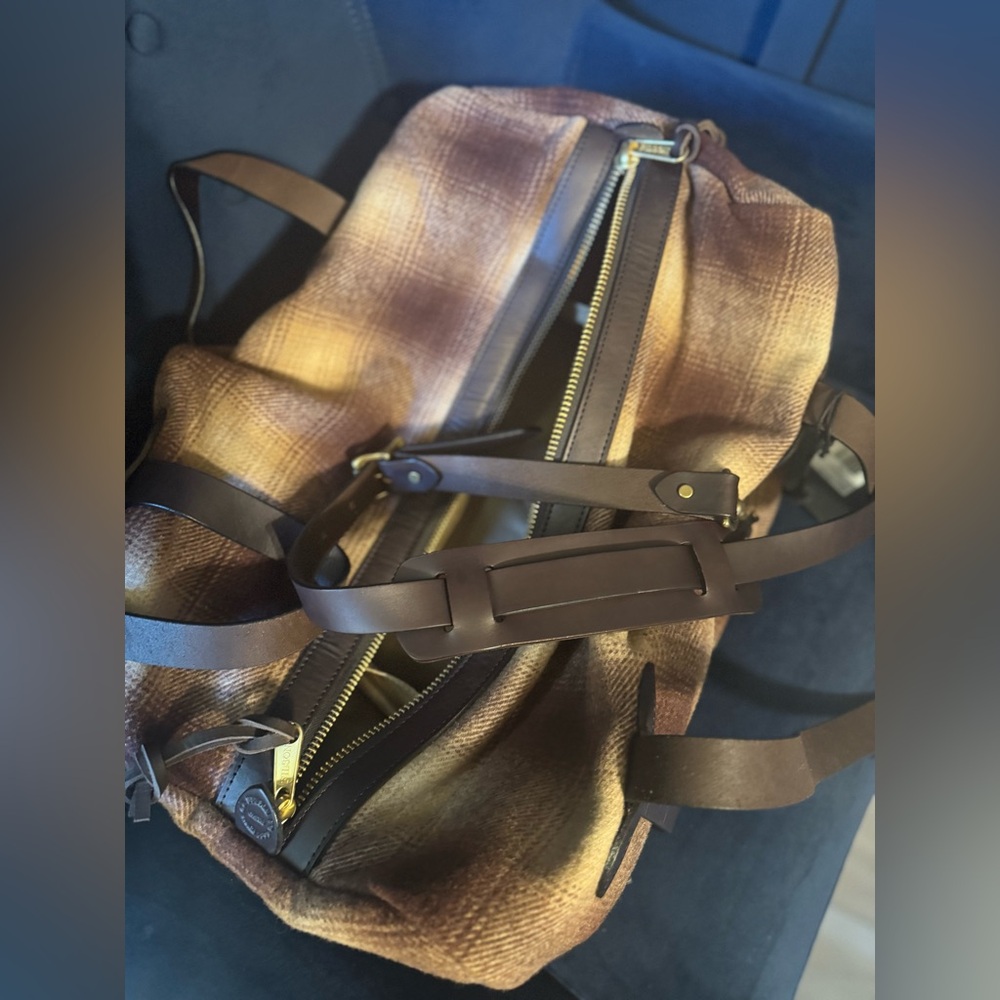 Filson Mackinaw Wool Duffle Medium/ Made in USA - Picture 4 of 9